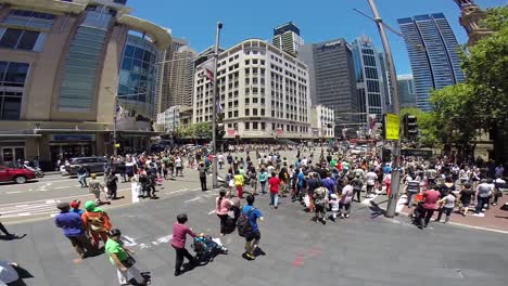 Crowd-in-Sydney-crossing-the-streets-during-boxing-day.